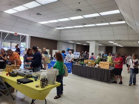 FFLS attendees viewing exhibits